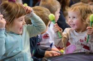 Picture of two preschool age girls smiling at each other