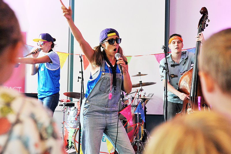 A Very Merry Minifest